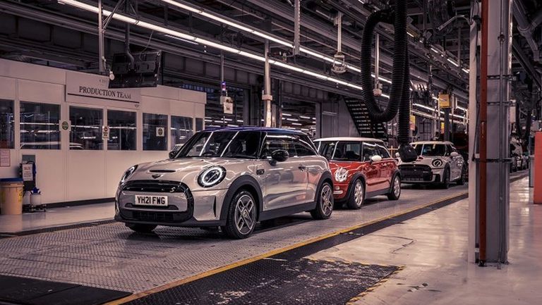 مصانع السيارات تسجل أسوأ أداء منذ 1984