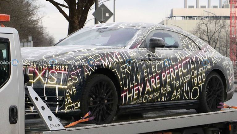 رولز رويس سبيكتر في لقطات تجسسية