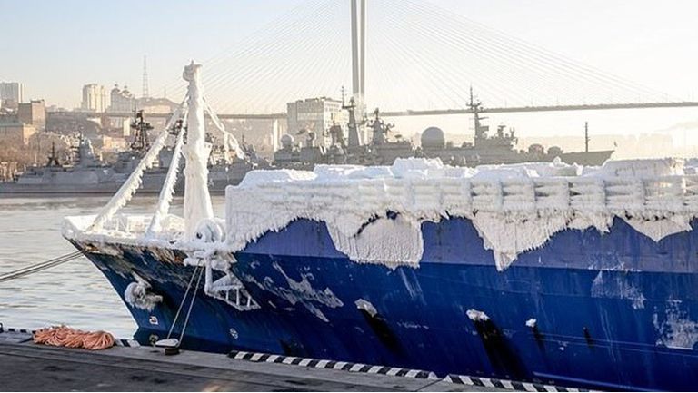 سيارات مجمدة تصل إلى روسيا