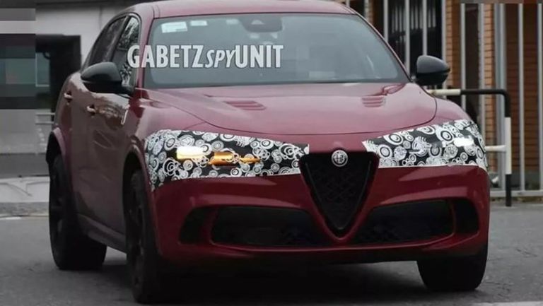 ألفا روميو ستيلفيو كوادريفوليو