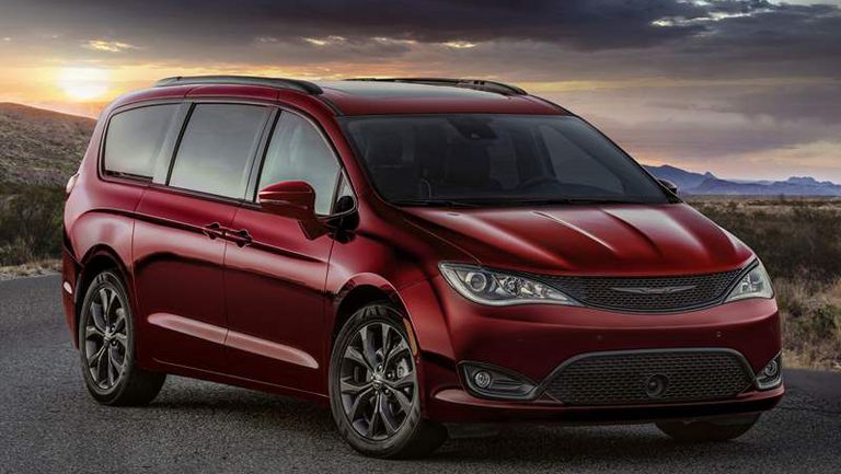 394dc5b7-chrysler-pacifica-35th-anniversary-edition-1