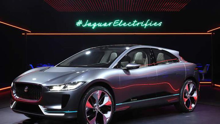 جاكوار تحدد موعدًا لتحويل سياراتها إلى كهربائية بالكامل 2