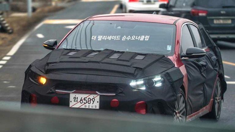 صور تجسسية لسيارة كيا سيراتو موديل 2022 القادمة