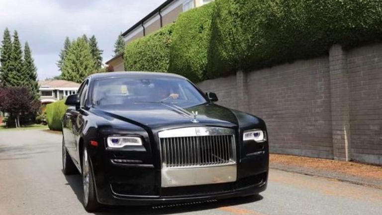 كندي يحول رولز رويس واريث إلى سيارة كهربائية
