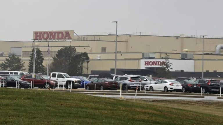 هوندا ونيسان تخفضان الإنتاج في فبراير