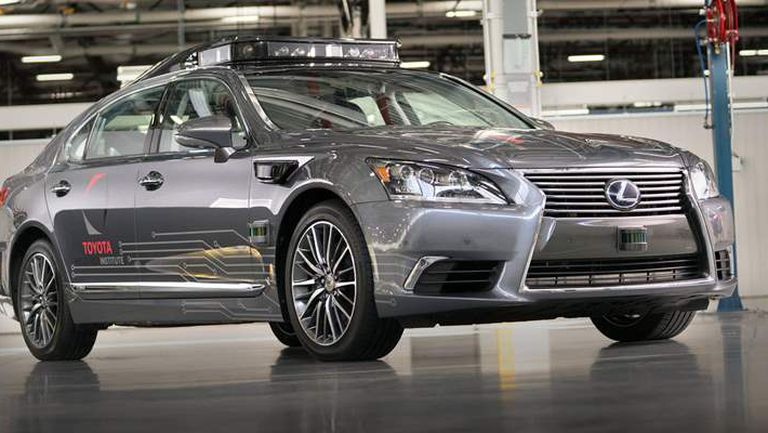 toyota-lexus-ls600h-autonomous-36722_hr