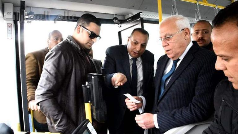 محافظ بورسعيد يلتقى وفد الهيئة العامة للتصنيع وشركة مواصلات مصر لبحث تطبيق تجربة الأوتوببس الكهربائي