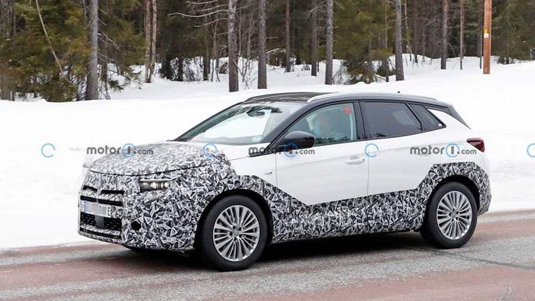 opel-grandland-facelift-new-spy-photo-front-three-quarters (2)