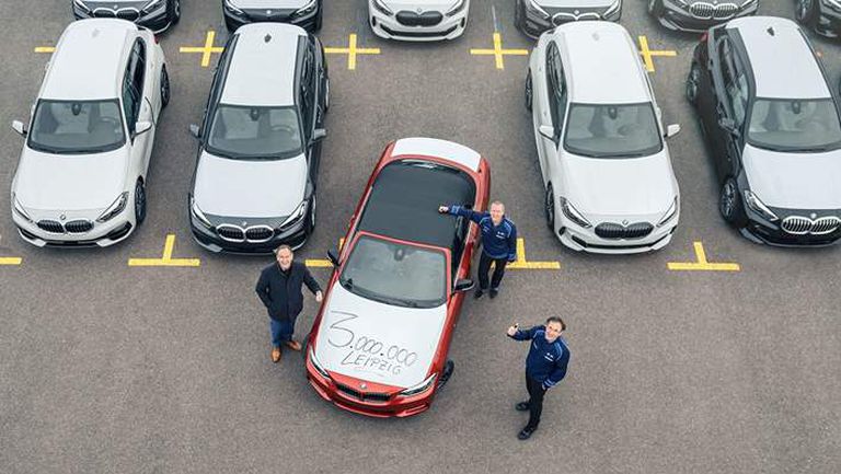 P90416242_highRes_3-000-000-bmws-made-