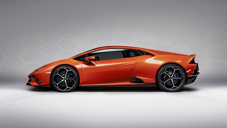 العقوبات على روسيا تساهم في توفير سيارات فاخرة