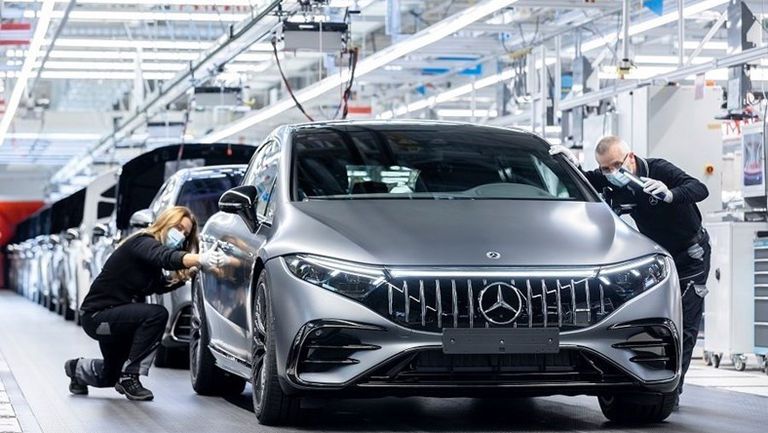 مرسيدس تخفض الإنتاج في المصنع الألماني الرئيسي بسبب نقص قطع الغيار من أوكرانيا