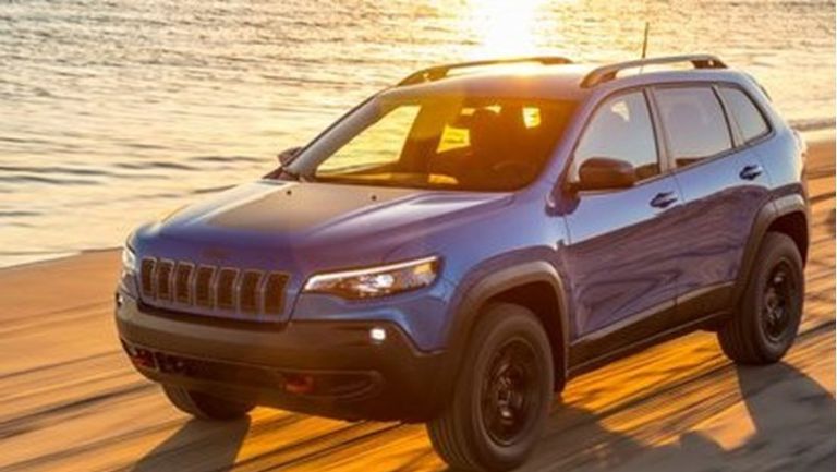 جيب تطلق محركًا سداسي الأسطوانات