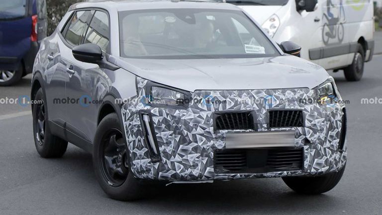 2024-peugeot-2008-facelift-spy-photo