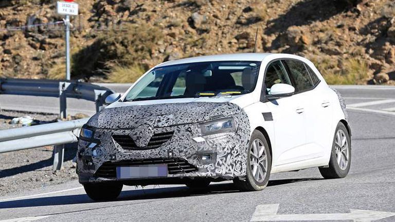 a2b91fa0-2020-renault-megane-facelift-spy-shots-21