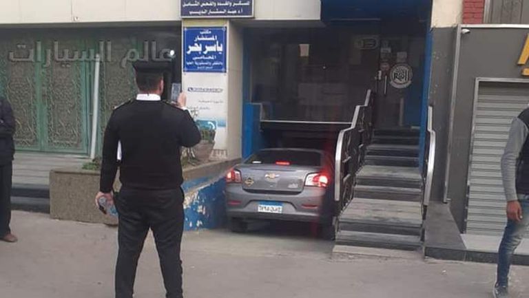 محافظة القاهرة تقود حملة لمنع تحول الشوارع لجراجات انتظار السيارات