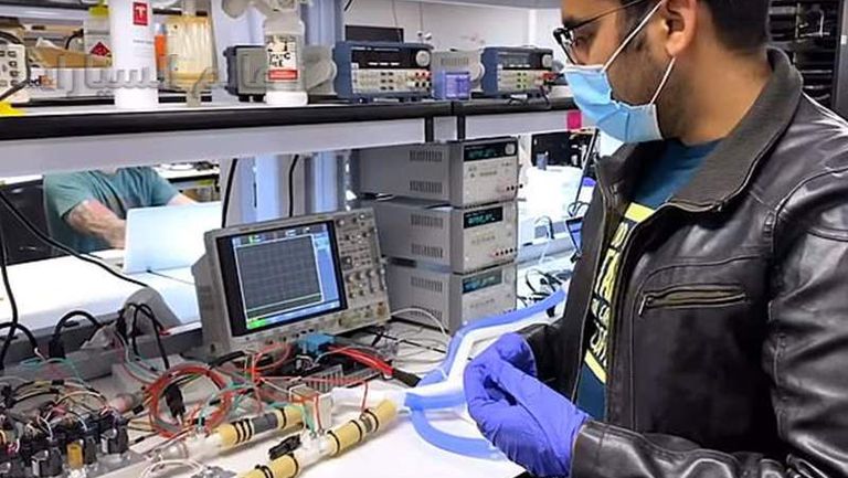 تسلا تطوّر أجهزة تنفس طبية لمرضى كورونا من قطع غيار سياراتها  5