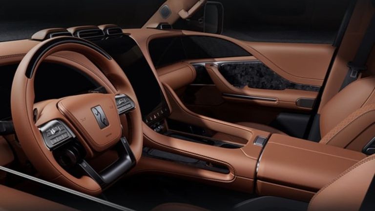 الكشف عن بي واي دي يان وانج U8 بخمس شاشات داخلية  4