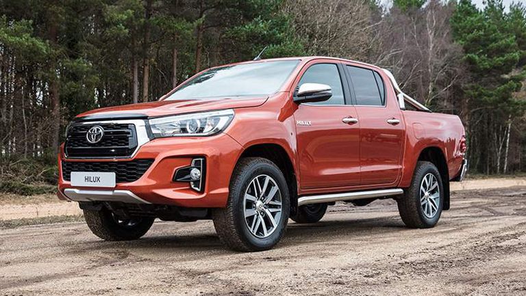 2018-Toyota-Hilux-Invincible-X-910