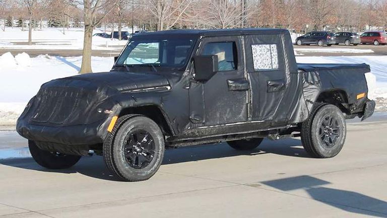 2019-Jeep-Scrambler-Ute-Black-Press-Image-1200x800p-1