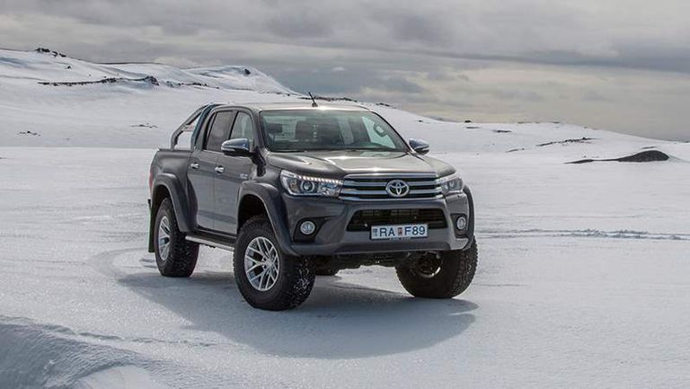 2018-Toyota-Hilux-AT35-910