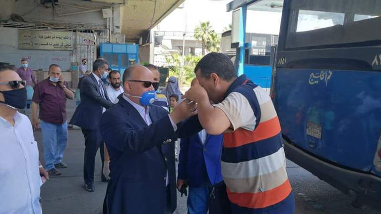 محافظ القاهرة فى ميدان عبد المنعم