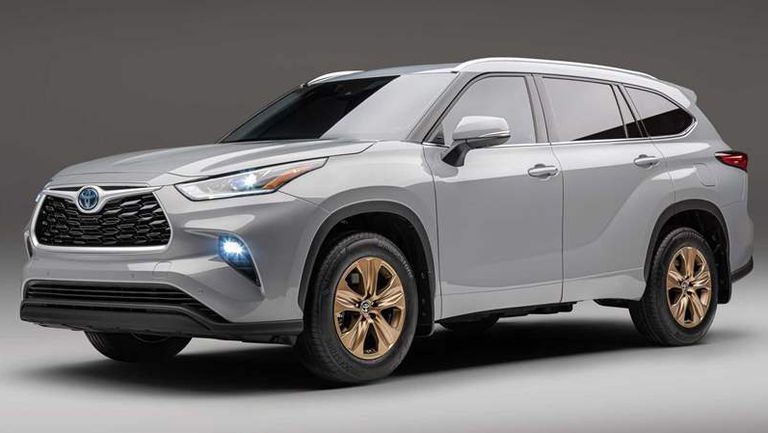 2022-toyota-highlander-bronze-edition-front-angle