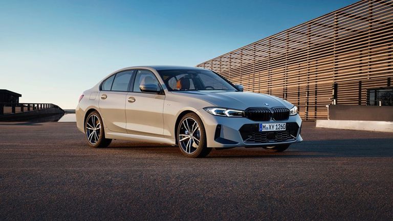 2023-BMW-3-Series-12