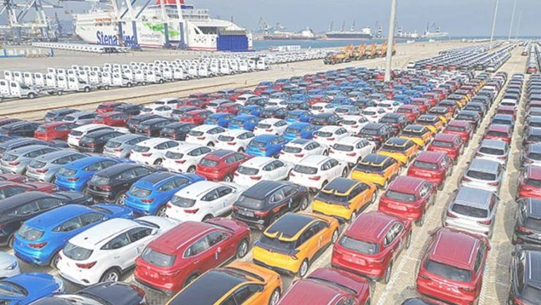 الصناعة" و"المالية" توافقان على السماح بدخول السيارات موديل السنة اللاحقة  إلى البلاد بدءًا من أبريل