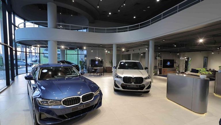 صالة عرض بي إم دبليو وميني