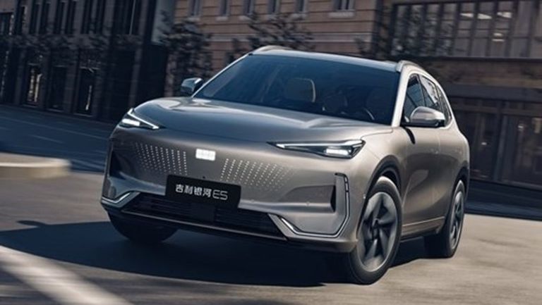 جيلي جالاكسي E5