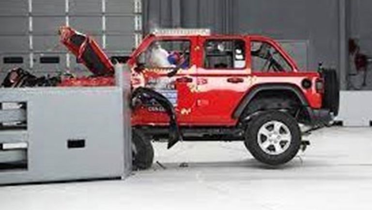 جيب رانجلر في اختبار التصادم