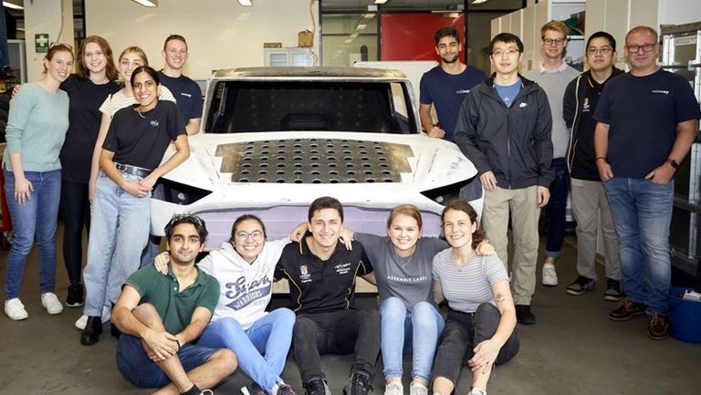 فريق أسترالي يصنع أسرع سيارة بالطاقة الشمسية