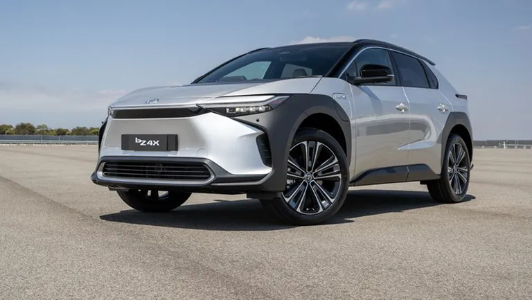 تويوتا تخطط لتصنيع سيارات كهربائية بمدى 1450 كم في الشحنة الواحدة