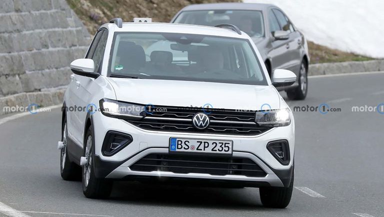 فولكس فاجن تي كروس تظهر في صور تجسسية بدون تمويه 1