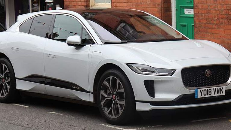 1024px-2018_Jaguar_I-Pace_EV400_AWD_Front