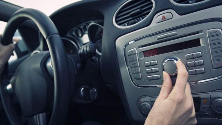 Car-radio-1260x840