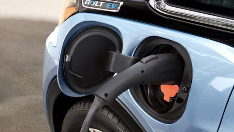 جنرال موتورز تنوي تقديم 12 سيارة كهربائية بحلول عام 2023  1