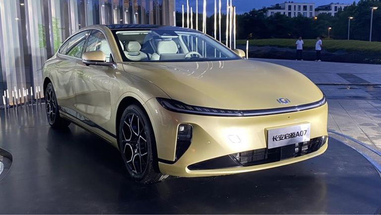 الكشف عن السيدان الكهربائية شانجان كيوان A07