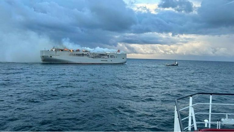 حريق سفينة الشحن
