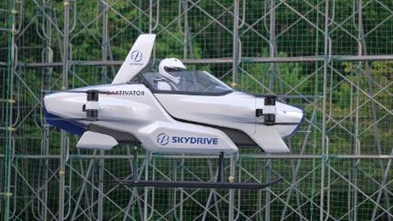 السيارة الطائرة