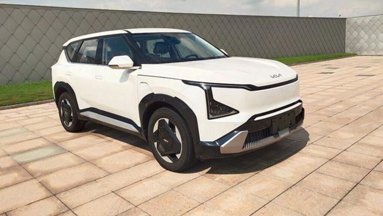 كيا EV5 الكهربائية الجديدة تظهر بشكل رسمي  1