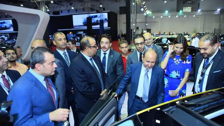 وزير التجارة والصناعة يتفقد معرض القاهرة الدولى للسيارات أوتوماك فورميلا 2018  فى دورته الخامسة والعشرون (1)