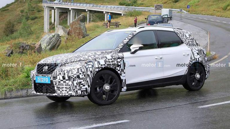 seat-arona-facelift-spy-photo-front-three-quarters (2)