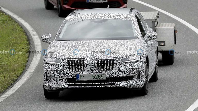 2023-skoda-superb-spy-photo
