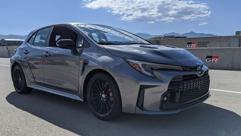 2023-GR-Corolla-10