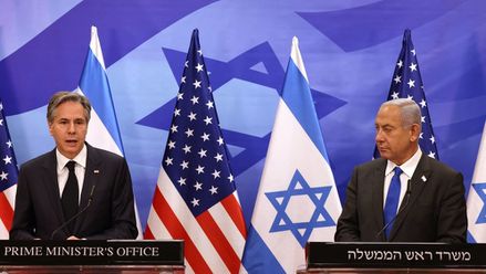 رئيس الوزراء الإسرائيلي بنيامين نتنياهو ووزير الخارجية الأميركي أنتوني بلينكن  - (أرشيفية)