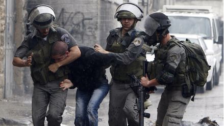 جيش الاحتلال يستمر باعتقال الفلسطينيين - (أرشيفية)