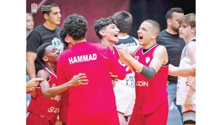 فرحة لاعبي الأرثوذكسي بتحقيق الفوز الثاني على فريق اتحاد عمان - (من المصدر)