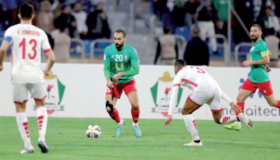 النجم بهاء فيصل خلال مشاركته فريق الوحدات أمام الكويت الكويتي في منافسات كأس الاتحاد الآسيوي - (الغد)