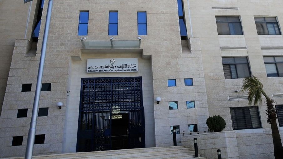 الضغوط على أحد المستثمرين.. مكافحة الفساد تعلق وتكشف أمرًا ه...